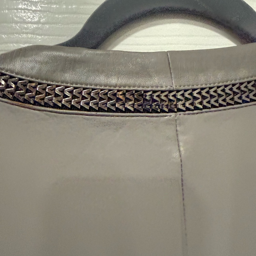 Escada Grey Leather Jacket with Chain Detail - Sz 42 - Picture 4 of 12